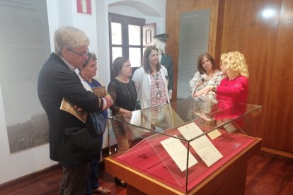 Eduardo Diego, durante su visita a la exposición.