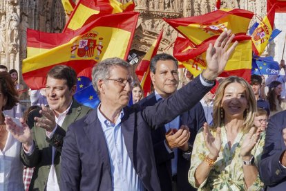 El presidente del Partido Popular, Alberto Núñez Feijóo junto al presidente del PP de Castilla y León, Alfonso Fernández Mañueco