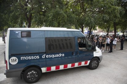 Imagen de archivo de un furgón de los Mossos d'Esquadra. EFE/ Marta Pérez