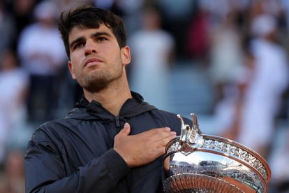 Carlos Alcaraz conquista su primer Roland Garros.