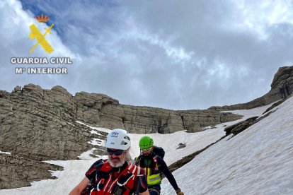 Un montañero ha muerto y otro ha resultado herido de gravedad en el accidente de montaña registrado en una zona conocida como Embudo de Pineta, en el término municipal pirenaico de Bielsa (Huesca), al ser sorprendidos por un desprendimiento de piedras mientras realizaban una travesía. EFE/ Guardia Civil ***SOLO USO EDITORIAL/SOLO DISPONIBLE PARA ILUSTRAR LA NOTICIA QUE ACOMPAÑA (CRÉDITO OBLIGATORIO)***