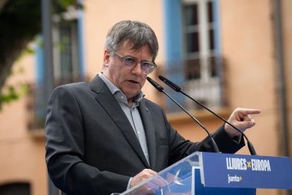 Imagen de archivo del expresidente de la Generalitat, Carles Puigdemont, durante un acto de campaña de JxCat para las elecciones europeas. EFE/David Borrat