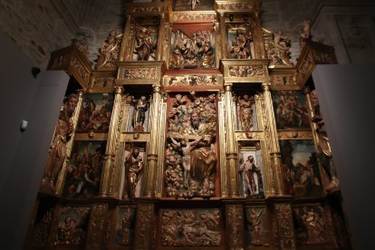 El retablo de la Colegiata de Villafranca también forma parte de la muestra.