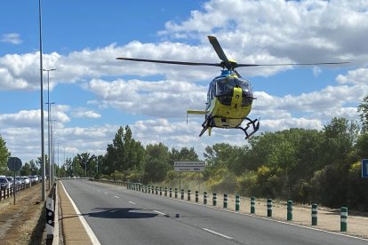 Un momento de la intervención de los servicios de emergencias.