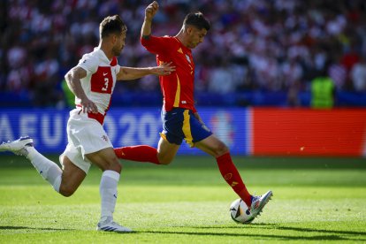 El delantero de la selección española Álvaro Morata celebra tras marcar el 1-0 durante el partido del grupo B de la Eurocopa 2024 entre España y Croacia, este sábado en el Estadio Olímpico de Berlín, Alemania. EFE/Alberto Estévez