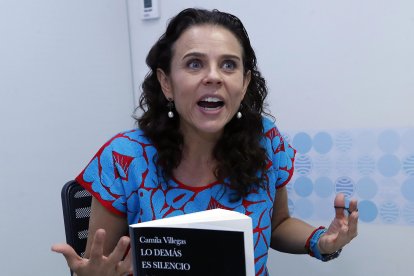 La dramaturga , Camila Villegas habla durante una entrevista con EFE, el 14 de junio de 2024, en la Ciudad de México (México). EFE/Mario Guzmán