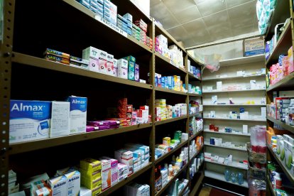 Imagen de archivo de una vista general de medicamentos en una farmacia de Ciudad de México (México). EFE/José Méndez