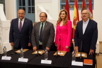 La Diputación de León impulsa la Casa de la Poesía-Fondo Antonio Colinas en La Bañeza.