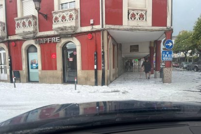 Imagen de la granizada en Cacabelos.