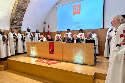 Presentación del programa de la Noche Templaria 2024 en el Museo de la Radio de Ponferrada.