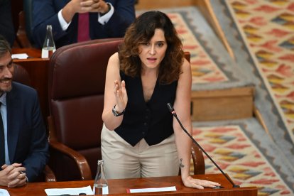 La presidenta de la Comunidad de Madrid, Isabel Díaz Ayuso, a su llegada al último pleno del periodo de sesiones de la Asamblea de Madrid, este jueves. EFE/Fernando Villar