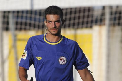 El colegiado leonés Éder Mallo sube a Segunda División.