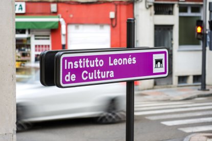 Cartel señalizador del Instituto Leonés de Cultura.