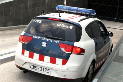 Imagen de archivo de un coche de los Mossos d´Esquadra. EFE/Albert Olivè