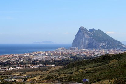 Vista del Peñón de Gibraltar. EFE/A.Carrasco Ragel