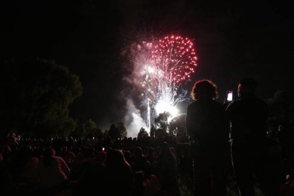 Fuegos artificiales y hoguera de San Juan. F. Otero Perandones.