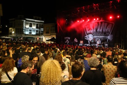 Imagen del público de esta pasado noche, en Vega de Espinareda.