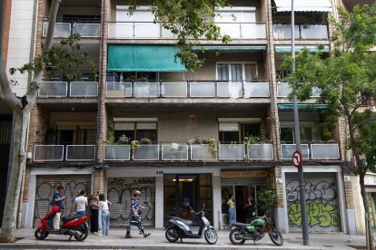 Edificio donde se han encontrado los cuerpos.EFE/ Quique García