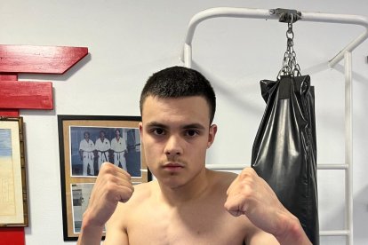 David Domínguez, joven debutante bañezano de kickboxing