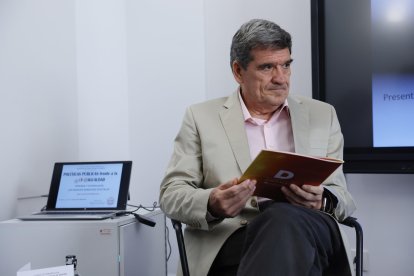 El ministro para la Transformación Digital y de la Función Pública, José Luis Escrivá, participa este viernes en el curso 'Políticas públicas frente a la desigualdad', organizado por la Fundación Pablo Iglesias y celebrado en el marco de los Cursos de Verano del Escorial de la Universidad Complutense de Madrid (UCM). EFE/ Zipi