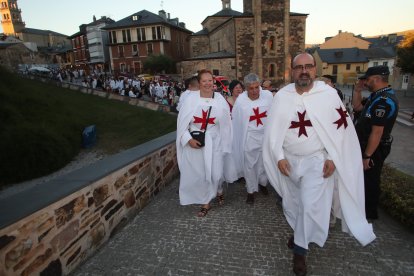 El alcalde de Ponferrada a su llegada al Castillo para asistir a la Cena Templaria.