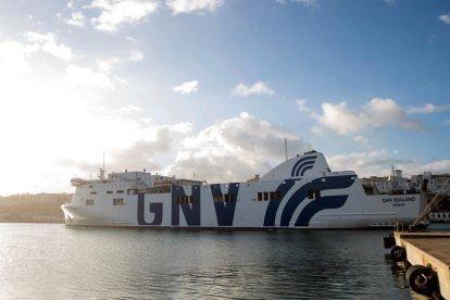 Imagen de archivo de un buque de la naviera GNV Sealand. EFE/David Arquimbau Sintes