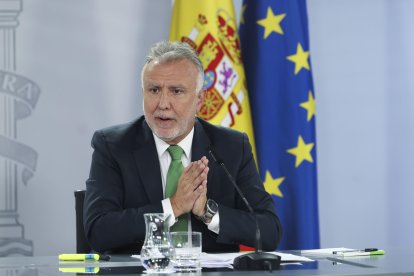 El ministro de Política Territorial y Memoria Democrática, Ángel Víctor Torres, este martes durante rueda de prensa posterior el Consejo de Ministros.-EFE/ Kiko Huesca