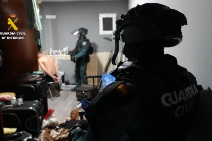 Imagen facilitada de la operación Brigantes contra un grupo criminal especializado en robos en viviendas con extrema violencia sobre sus moradores. EFE/ Guardia Civil 
                      SOLO USO EDITORIAL/SOLO DISPONIBLE PARA ILUSTRAR LA NOTICIA QUE ACOMPAÑA (CRÉDITO OBLIGATORIO)