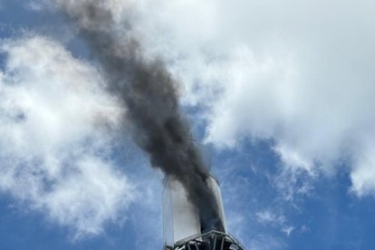 La aguja de la catedral de la ciudad francesa de Ruán, en la región de Normandía, ha sufrido un incendio este jueves. Los servicios de emergencias ya se han desplazado a la zona. EFE/ Préfet De Normandie Et De La Seine-maritime via X***SOLO USO EDITORIAL/SOLO DISPONIBLE PARA ILUSTRAR LA NOTICIA QUE ACOMPAÑA (CRÉDITO OBLIGATORIO)***