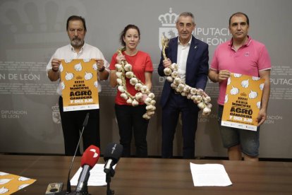 Presentación de la feria del ajo de Veguellina de Órbigo en la Diputación de León.