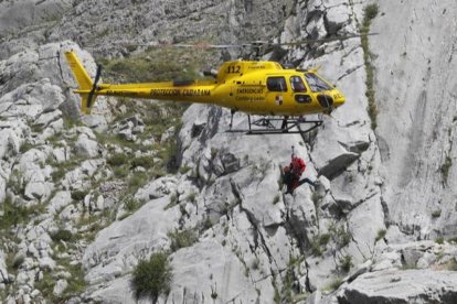 Imagen de archivo de otro rescate en las montañas de la provincia leonesa