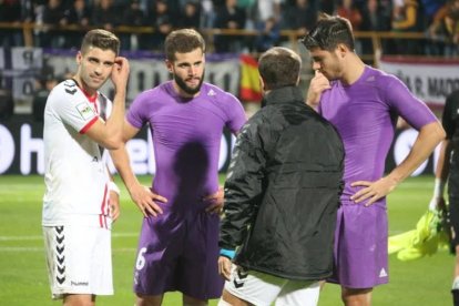 Nacho y Morata dialogan con Iván González y Antonio Martínez en el Reino de León.