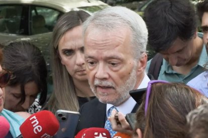 Antonio Camacho, abogado de Begoña Gómez, a su salida del Palacio de la Moncloa. EFE/ Vídeo EFE