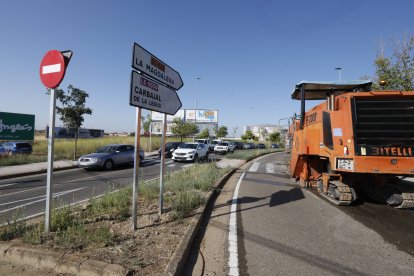 Las obras en Mártires de Somiedo comenzaron el jueves, sin aviso, y colapsaron el tráfico.