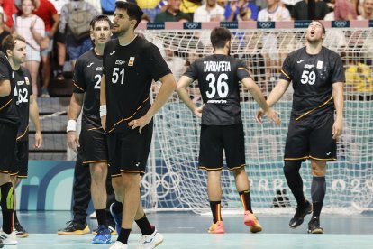 Los jugadores de España tras perder ante Alemania. EFE/ Miguel Toña