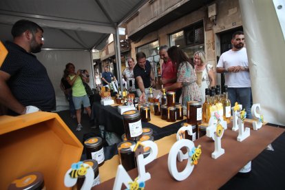 Mercado de verano celebrado en la zona de la calle Real de Ponferrada