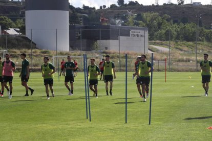 La Deportiva entrena durante la pretemporada.