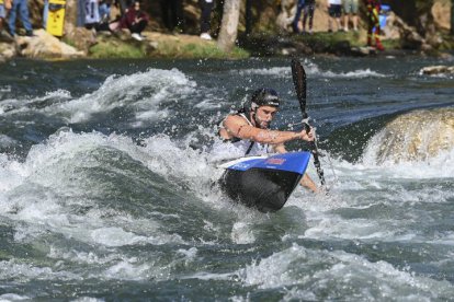 El palista español Guillermo Fidalgo en el Campeonato Mundial de Piragüismo en Aguas Bravas, este miércoles.