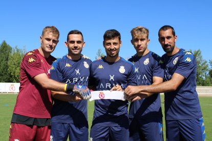 Los cinco capitanes de la Cultural y Deportiva Leonesa.