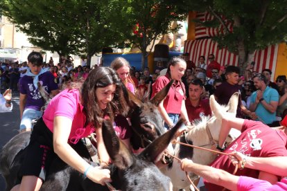 Un momento del evento, uno de los actos que más público congrega y más expectación causa en la fiestas de Boñar.