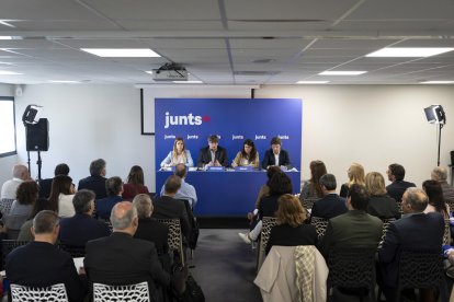 Imagen de archivo del expresident de la Generalitat, Carles Puigdemont, durante una reunión de trabajo en la ciudad francesa de Perpiñán. EFE/David Borrat/Archivo