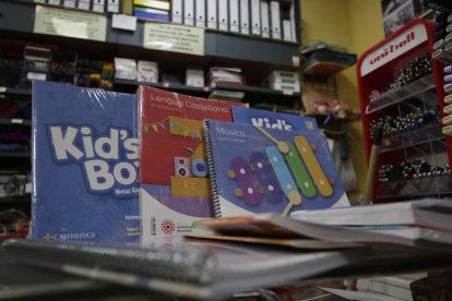 Interior de la librería Sabugo