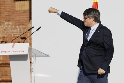 El expresidente catalán Carles Puigdemont, en un acto en Barcelona el pasado 8 de agosto tras casi siete años huido en el extranjero. EFE/ Alberto Estevez