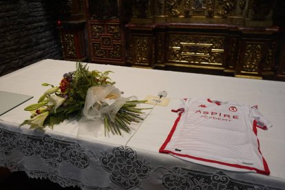 Ofrenda floral de la Cultural a La Virgen del Camino