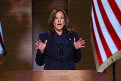 La candidata presidencial demócrata Kamala Harris pronunció su discurso este jueves en la última noche de la Convención Nacional Demócrata (DNC) en el United Center en Chicago, Illinois, EE.UU.EFE/EPA/MICHAEL REYNOLDS