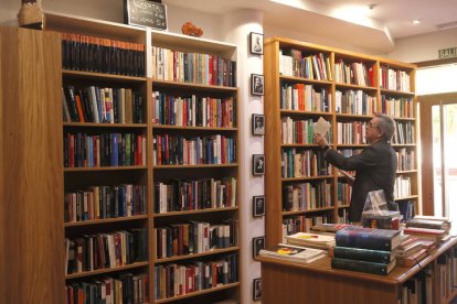 Felipe Ménguez, en la librería Oblómov de la Plaza del Congreso Eucarístico.