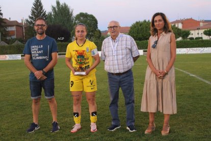 La Bovedana gana el torneo de fútbol femenino de Santa María del Páramo.