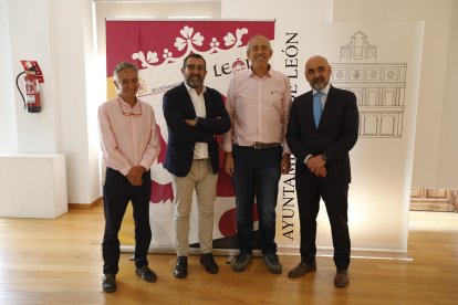 Juan Luis Diez, Óscar Barreda, Vicente Canuria y Juan Carlos Vázquez, en la presentación de la Semana de la Movilidad.