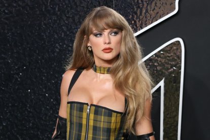 La cantante Taylor Swift posa durante la alfombra roja de los MTV Video Music Awards 2024, en el UBS Arena este miércoles 11 de septiembre de 2024 en Nueva York (Estados Unidos). EFE/ Octavio Guzmán