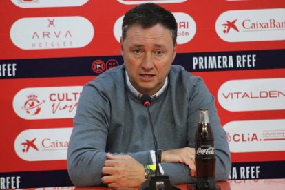 Raúl Llona, este viernes, en la rueda de prensa previa al partido del domingo frente al Zamora.